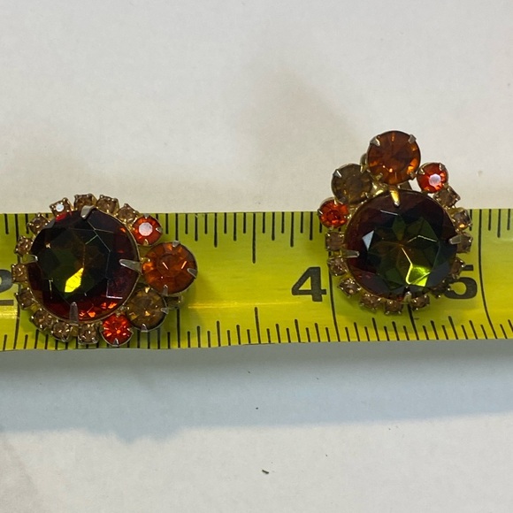 VINTAGE TARA CLIP ON EARRINGS - Picture 7 of 7